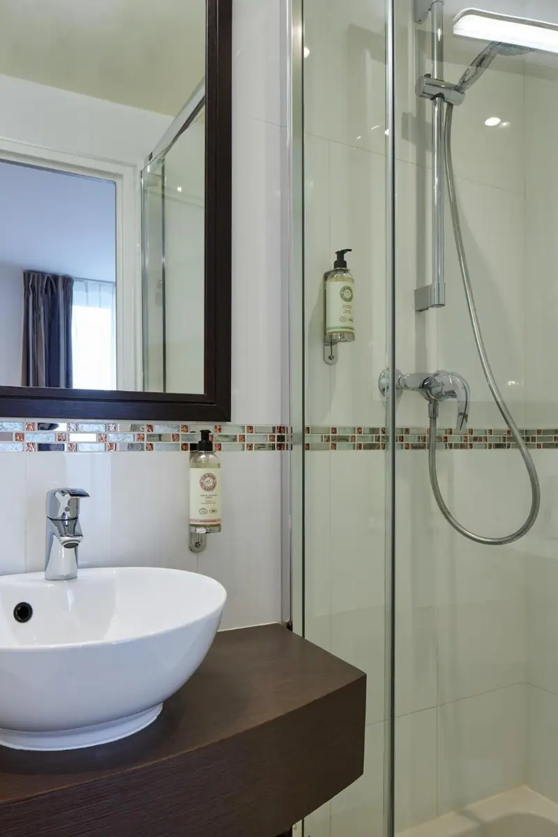 Hotel Apolonia Paris Montmartre; Sure Hotel Collection by Best Western, Paris, photo 3 of 68