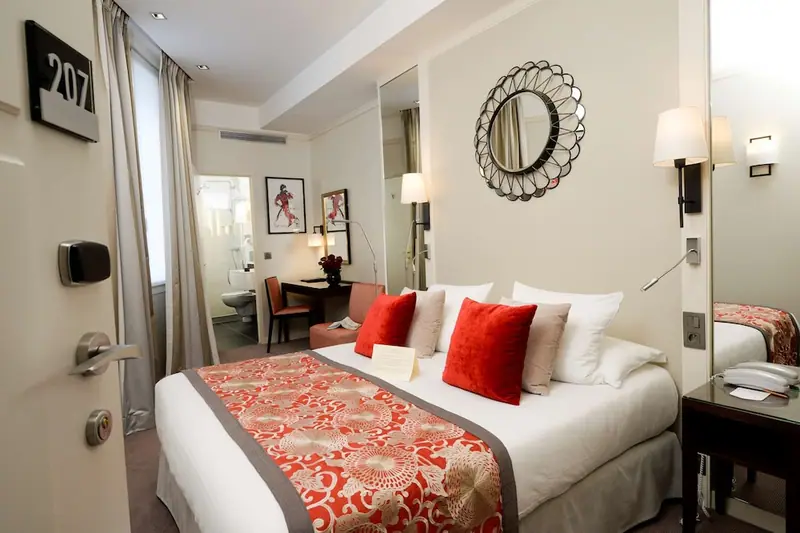 Guest room at Best Western Plus Hotel Sydney Opera, Paris