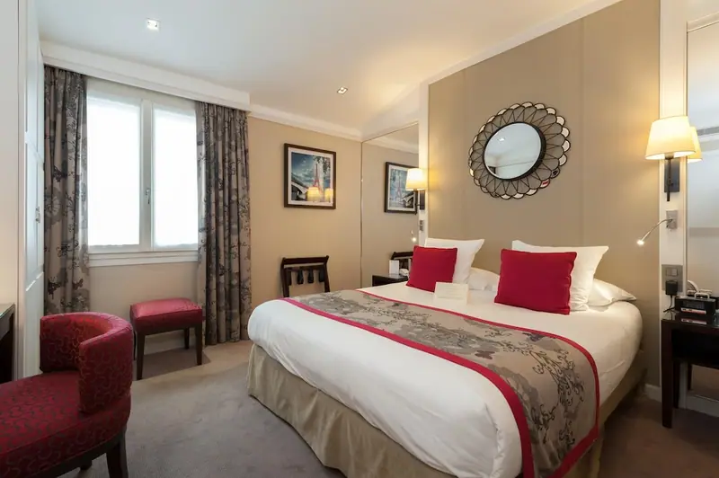 Guest room at Best Western Plus Hotel Sydney Opera, Paris