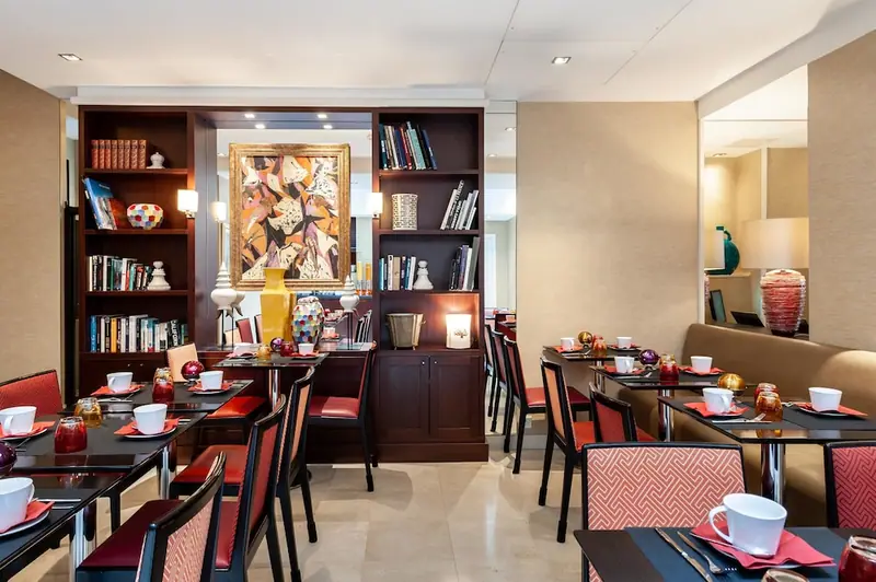 Dining area at Best Western Plus Hotel Sydney Opera, Paris