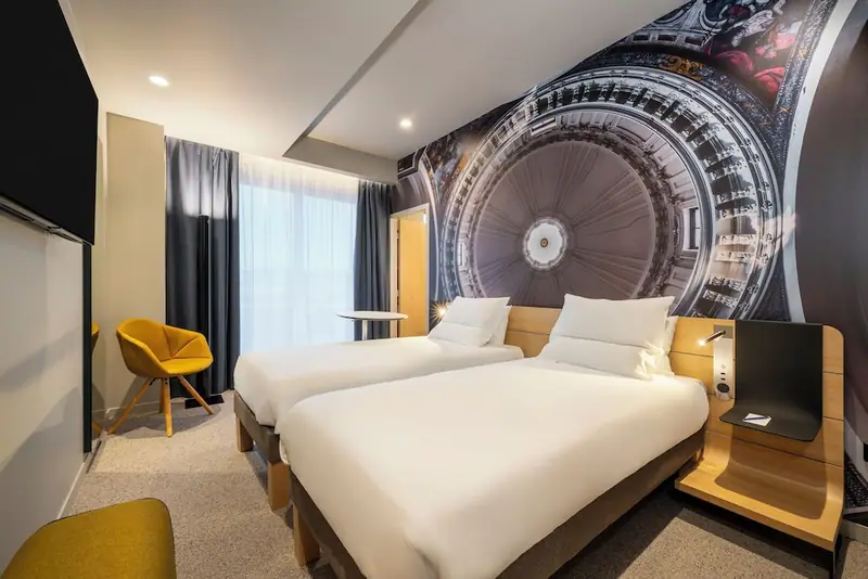 Guest room at Novotel Belleville Paris 20, Paris