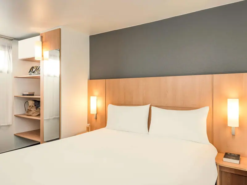 Guest room at ibis Paris Bastille Faubourg St Antoine, Paris