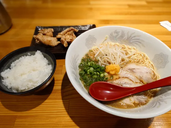Y's Dining一博