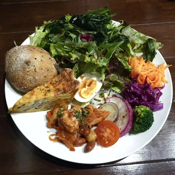 DINING&CAFE SAKURAI〔櫻井酒店〕