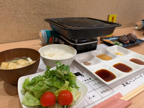 炭焼きハンバーグ ぼっち 食べ放題