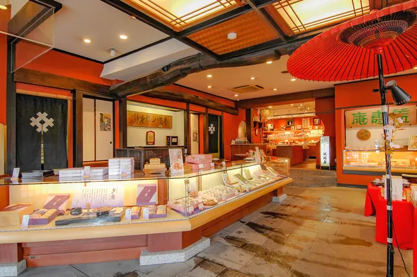 Izutsu Yatsuhashi Honpo - Kyoto Gion Main Store