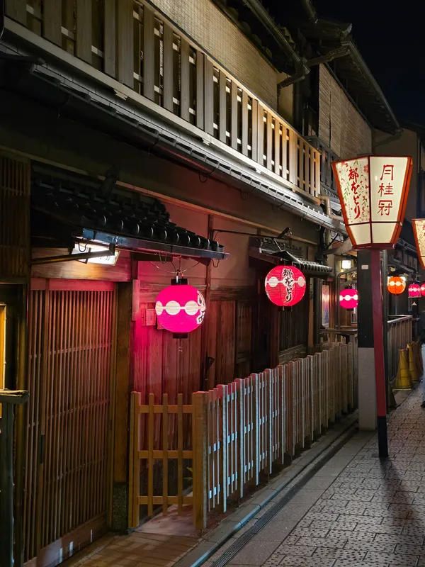 Hanamikoji Street Gion walk