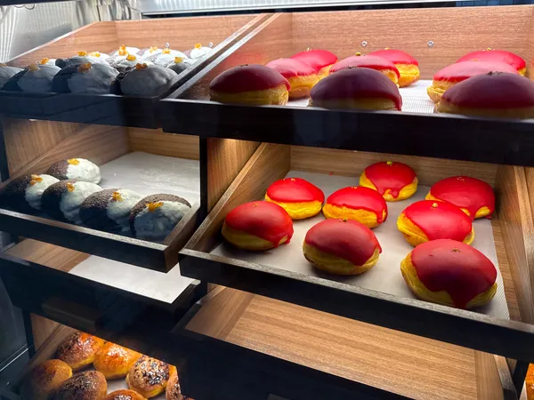 POTERI BAKERY(ポテリベーカリー) -TOKYO- &CHAZHONG-茶种-(チャジャン)300個限定の生ドーナツと中国茶のミルクティ 横浜店