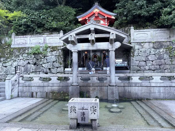 Otowa-no-taki Falls