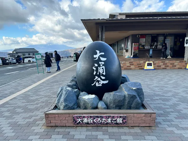 Black Egg Monument (South)