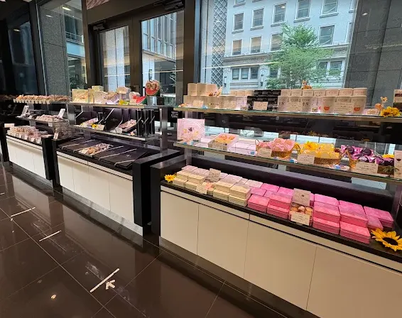 cakes & cafe Toshi Yoroizuka Tokyo Store