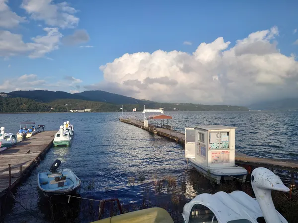 Lake Yamanakako Pleasure Boat "Swan Lake"
