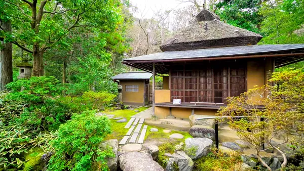 Isuien Garden and Neiraku Museum