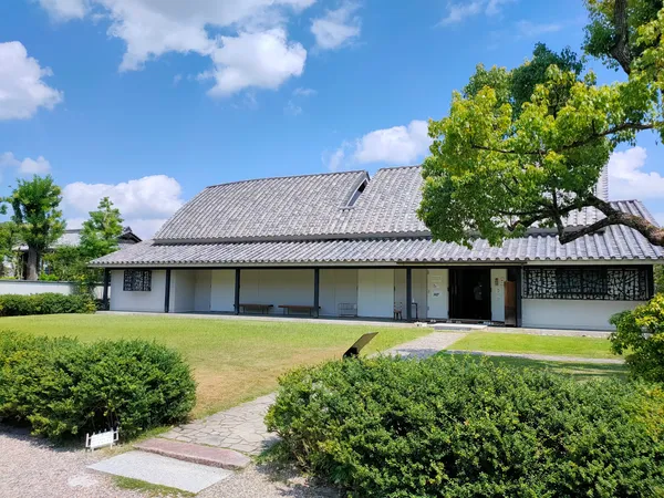 Isuien Garden and Neiraku Museum