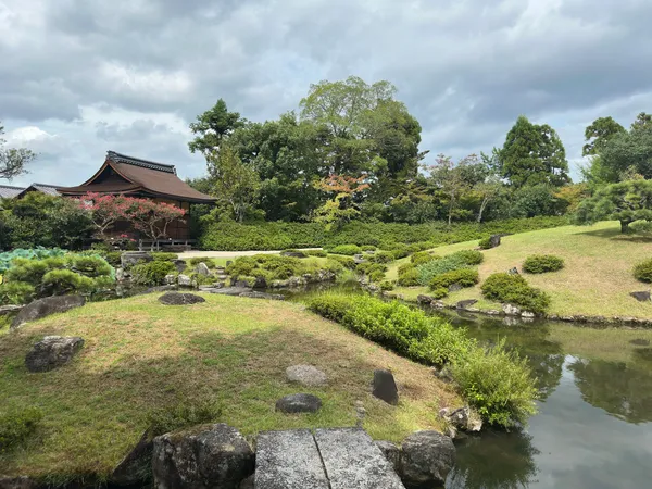 Isuien Garden and Neiraku Museum
