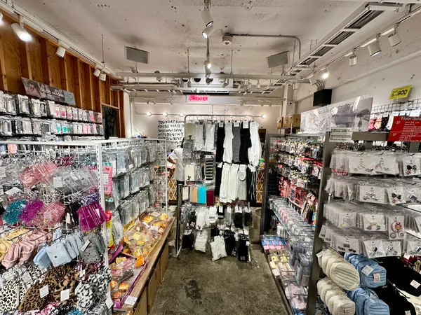 Shinsaibashi-Suji Shopping Street