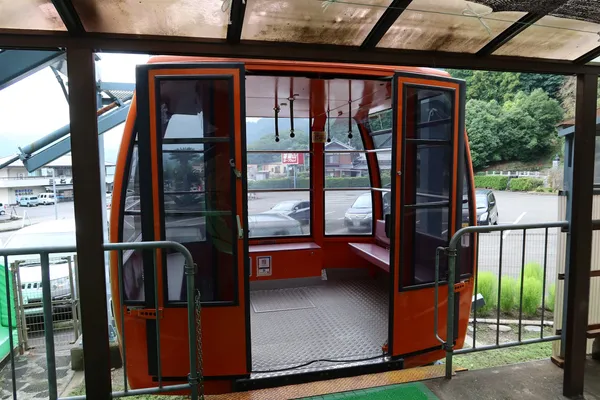 Hashikurayama Ropeway - Tozanguchi Station