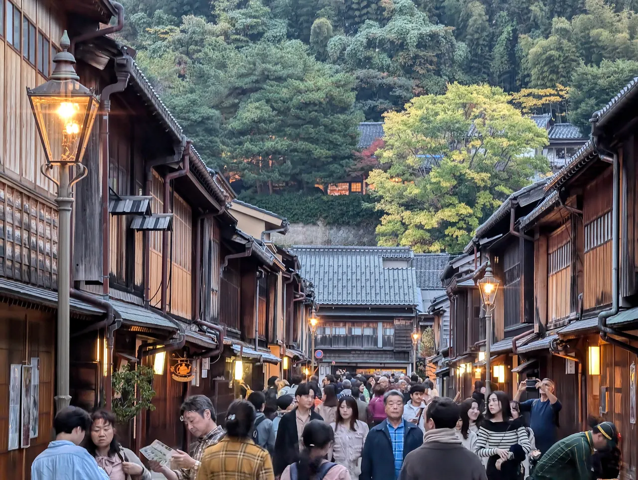 Higashi Chaya District