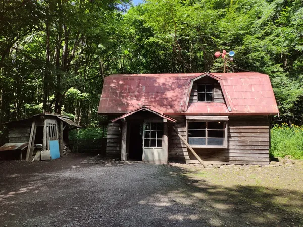 Goro's Log Cabin